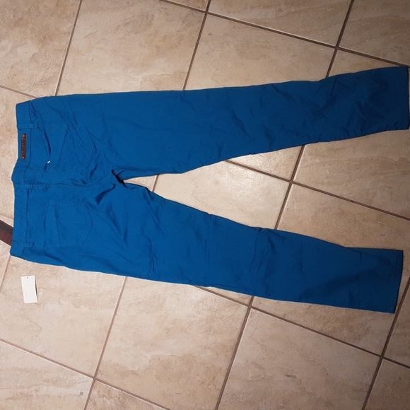 Straight Leg Jeans - Picture 4 of 4